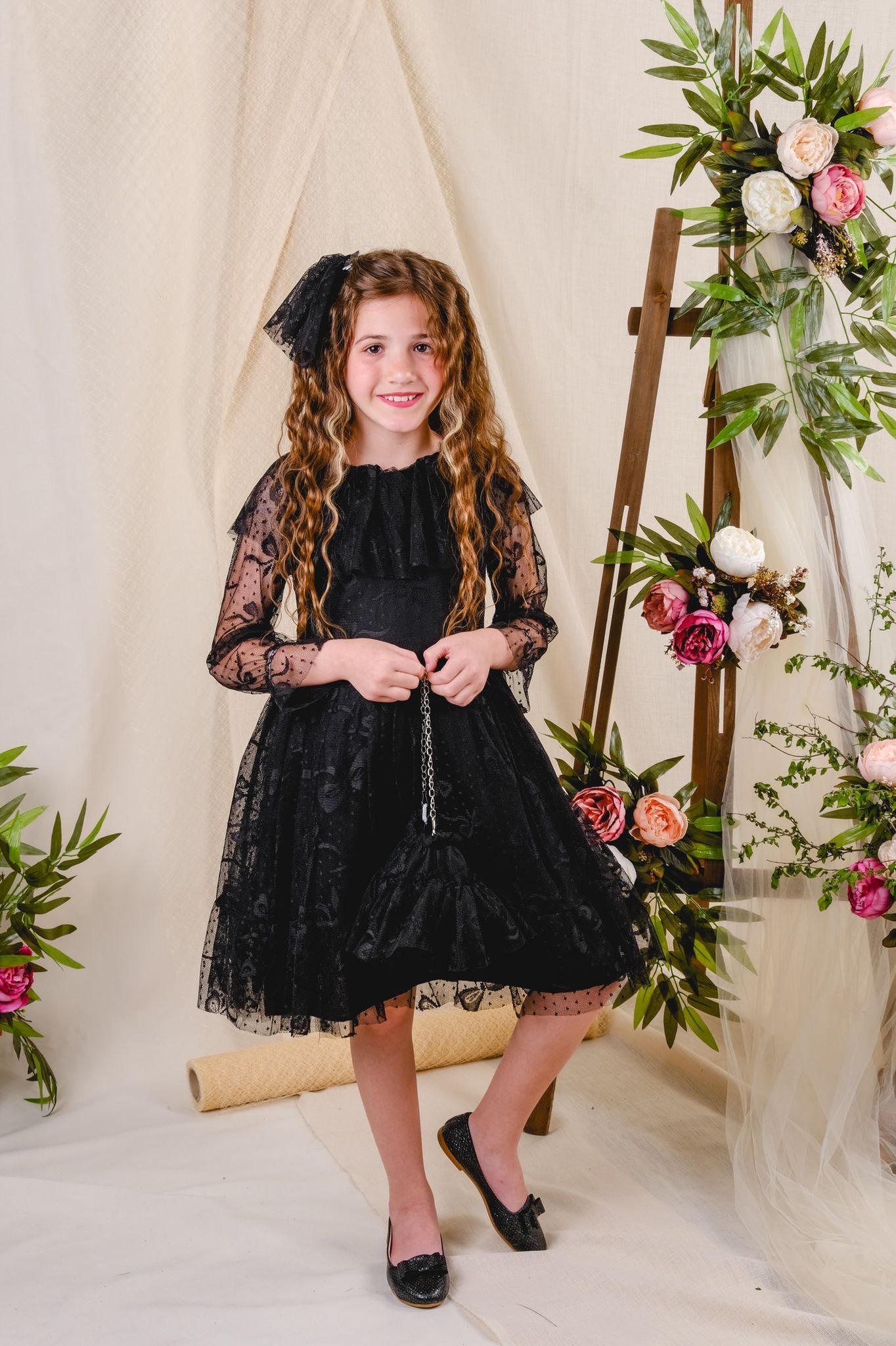 Fiyonk Desen Dantel Elbise — SİYAH