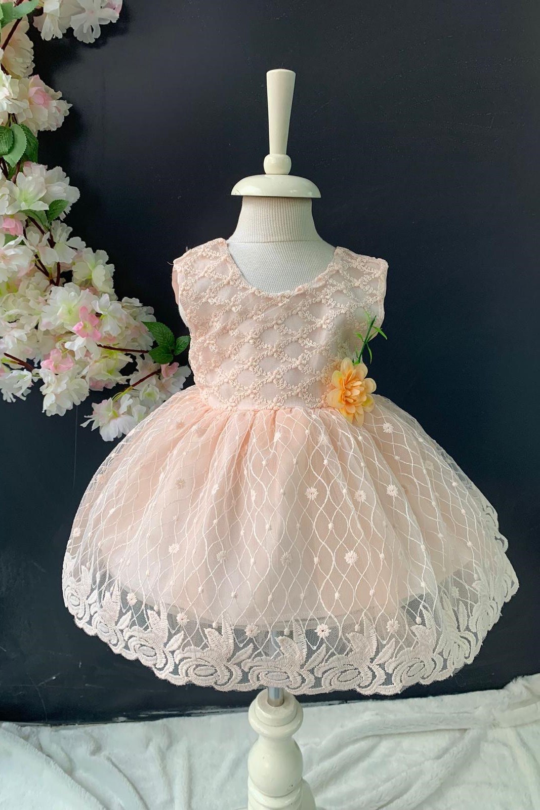 Saç Bantlı Papatyalı Dantelli Bebek Elbise PNPN146 — SOMON